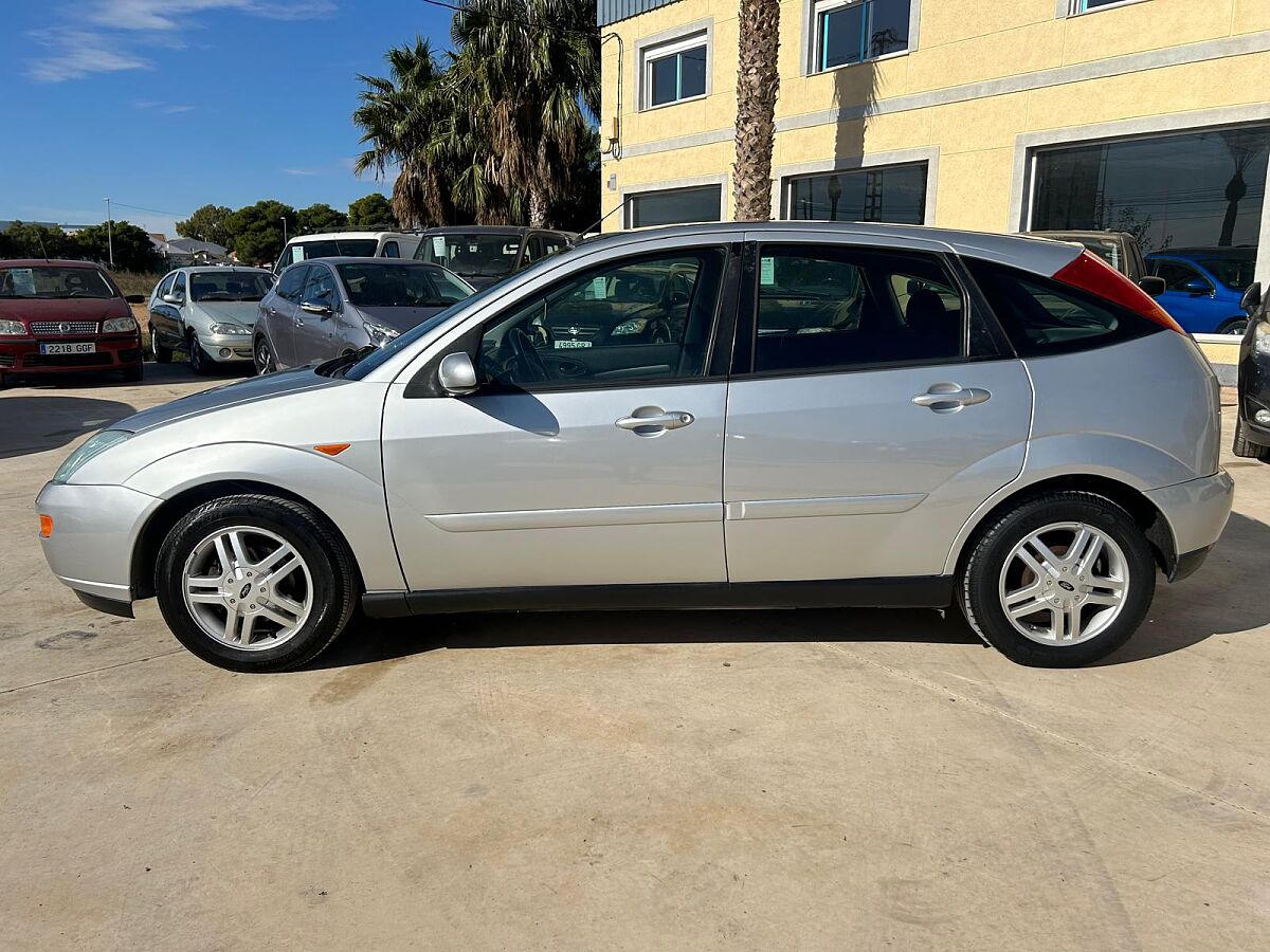 FORD FOCUS TREND 1.6 PETROL SPANISH LHD IN SPAIN 193000 MILES SUPERB 2000